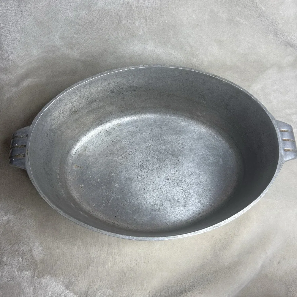 Vintage Cast Aluminum Heavy Oval Roaster Dutch Oven with Dome‎ Lid